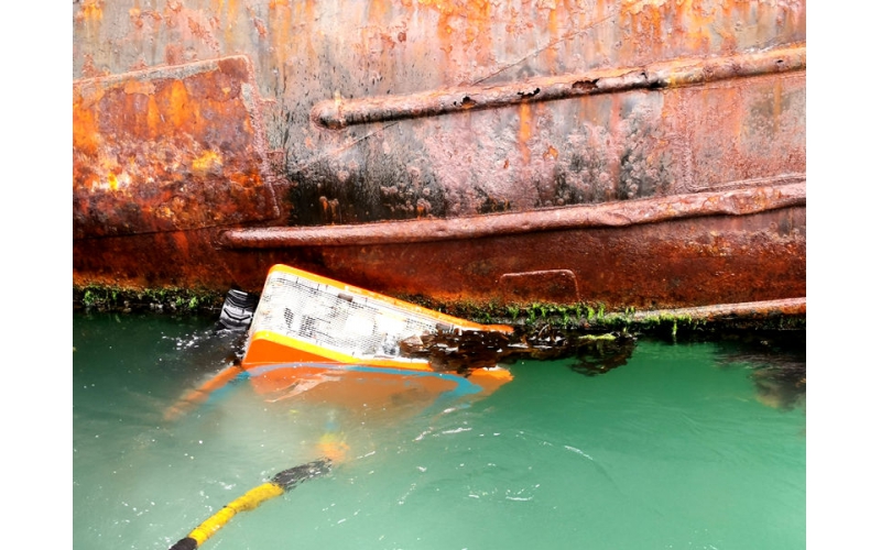 ROV HULL CLEANING